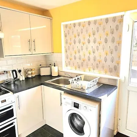 Cozy 3-Bed House Near Willen Lake With Garden Milton Keynes Exterior photo
