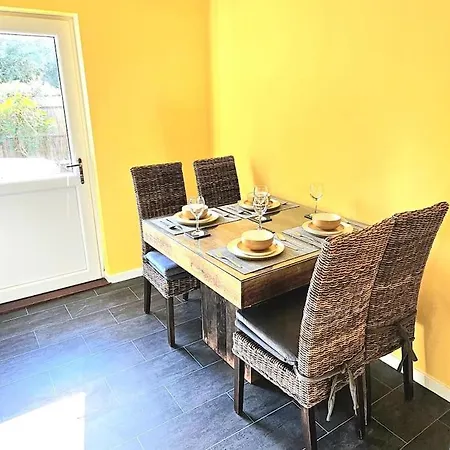 Cozy 3-Bed House Near Willen Lake With Garden Milton Keynes Exterior photo