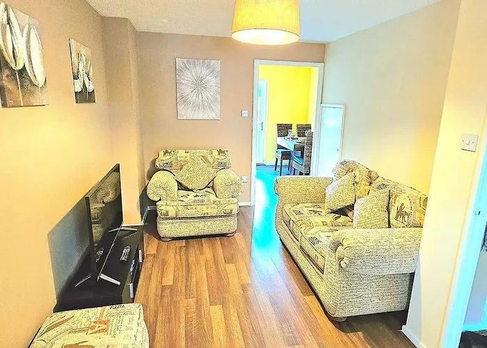 Cozy 3-Bed House Near Willen Lake With Garden