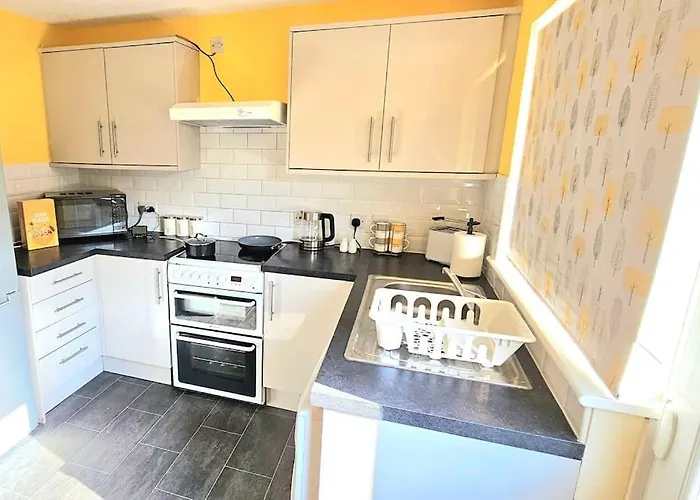 Cozy 3-Bed House Near Willen Lake With Garden