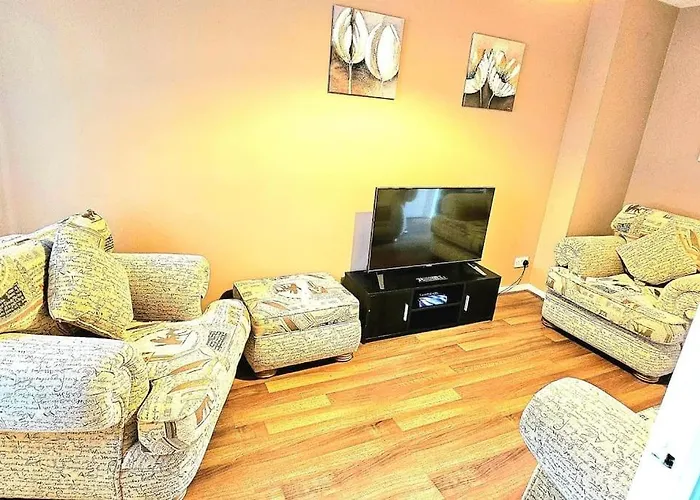 Cozy 3-Bed House Near Willen Lake With Garden
