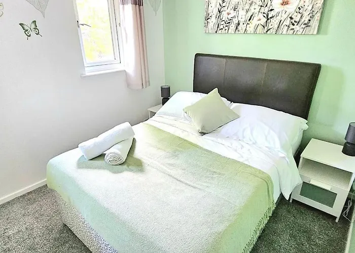 Cozy 3-Bed House Near Willen Lake With Garden