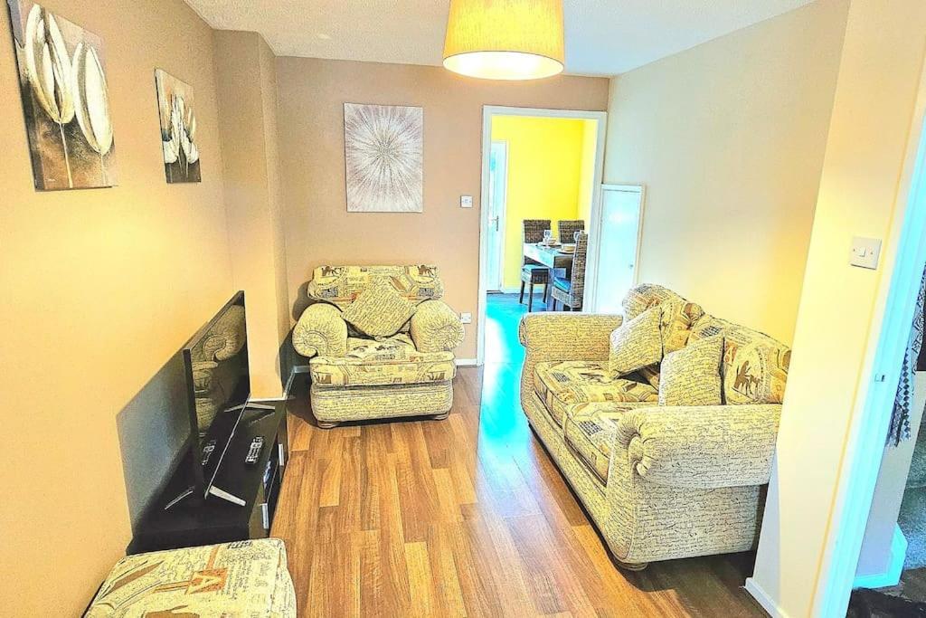 Cozy 3-bed House Near Willen With Garden Holiday home Milton Keynes