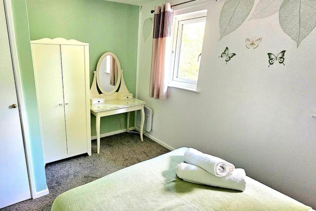 Cozy 3-bed House Near Willen With Garden Holiday home Milton Keynes